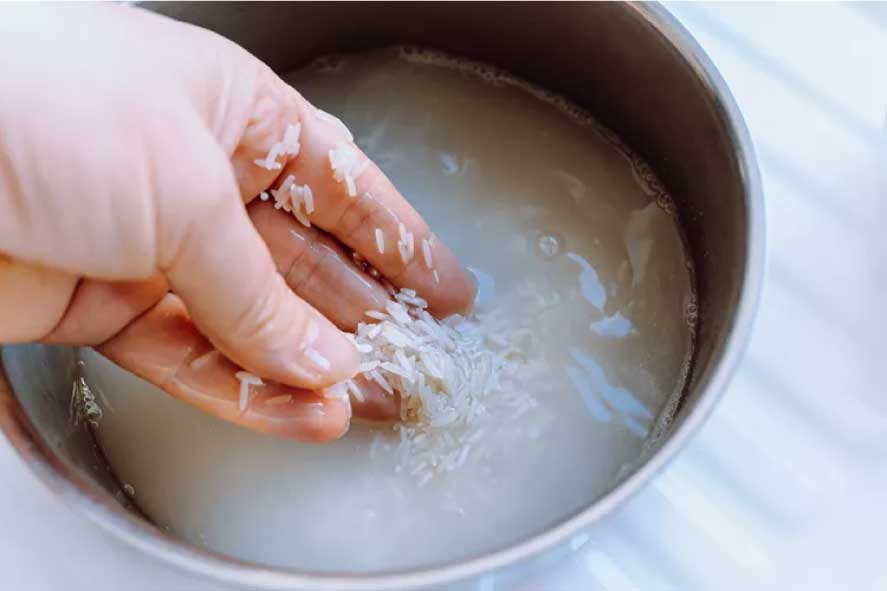 درمان مو با آب برنج: آیا فوایدی دارد؟